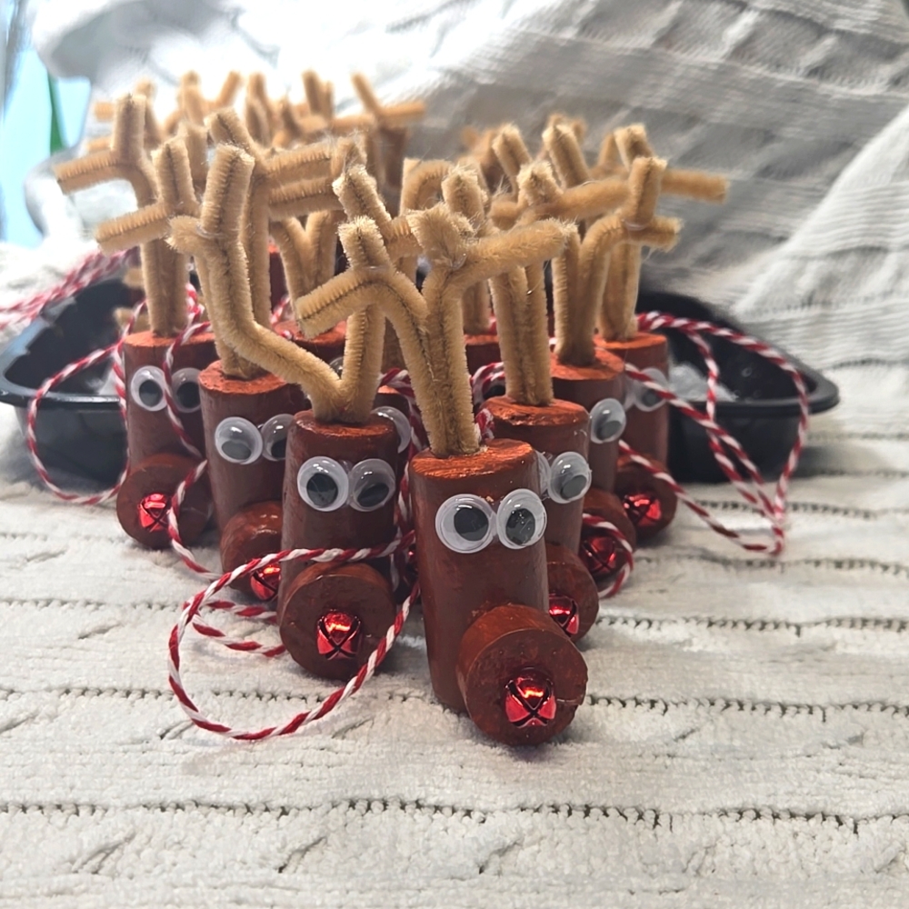 LAST.  10pk Hand Crafted Wine Corks Rudolph Reindeer Ornaments - Picture 3 of 5